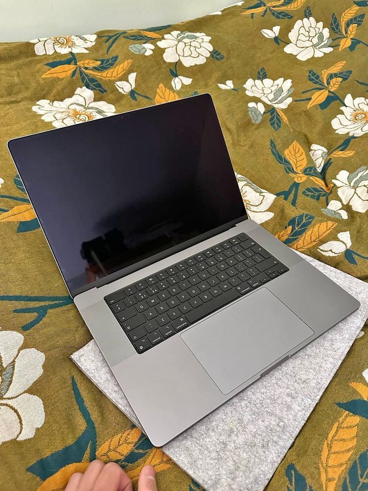 MacBook Pro M1 MAX Mint Condition