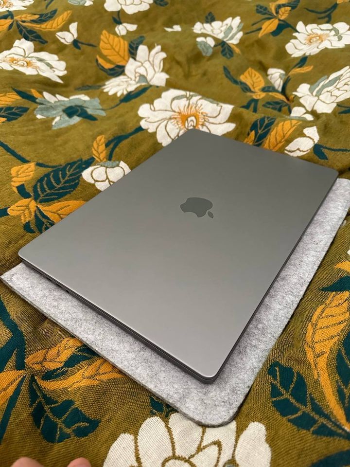MacBook Pro M1 MAX Mint Condition