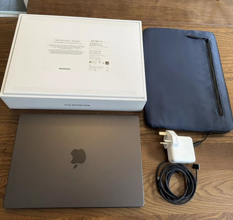 2023 MacBook Pro 14' / Space Black / Apple M3 Pro / 18GB RAM / 512GB SSD